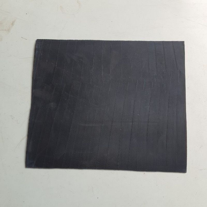 CHẮN BÙN BĂNG TẢI 30CM X 34CM lắp cho xe K3000