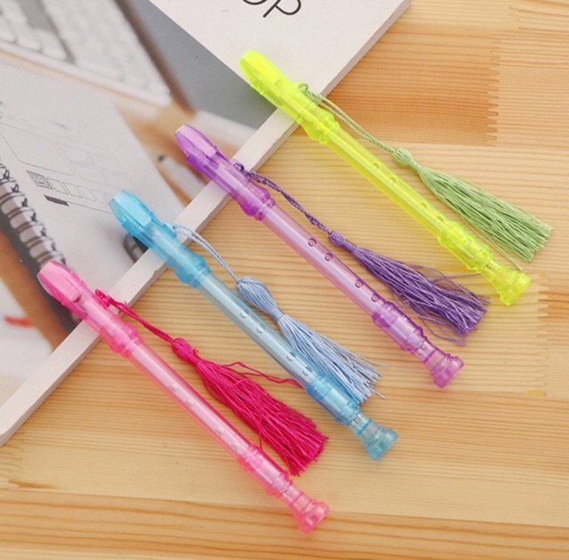 Bút bi nước sáo tua rua