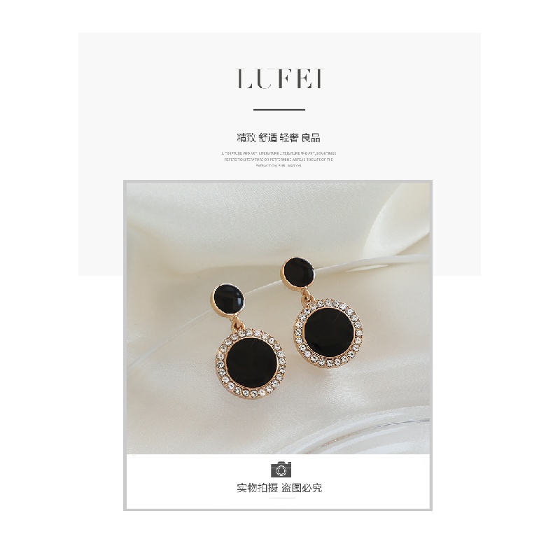 Bông tai dáng tròn màu đen kiểu dáng đơn giản