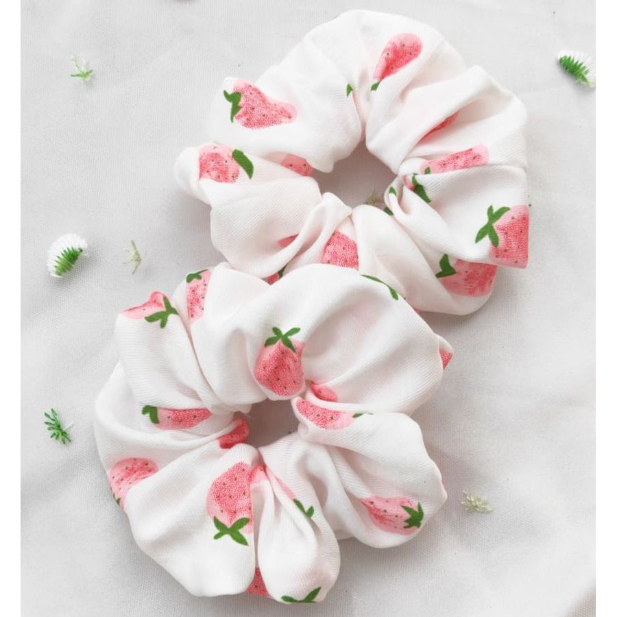 [Mã FAGOGO giảm 12% đơn 99K] Dây buộc tóc scrunchies hình quả dâu tây | BigBuy360 - bigbuy360.vn