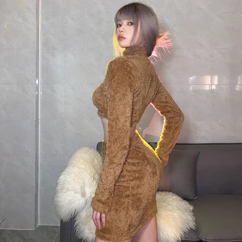 Set len lông áo croptop cổ cao tay dài + chân váy ôm nâu cổ điển Sisjuly