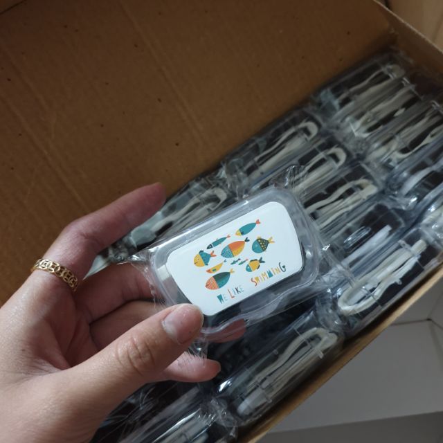 Khay đựng lens ( có dụng cụ gắp và đeo )