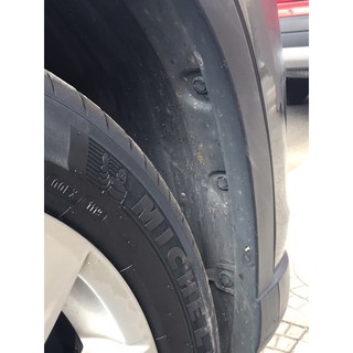 Vít nhựa xe Mazda