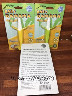 Gặm nướu quả chuối cho bé