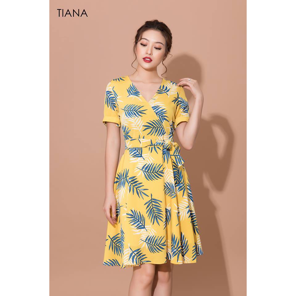 Đầm vạt chéo họa tiết lá
