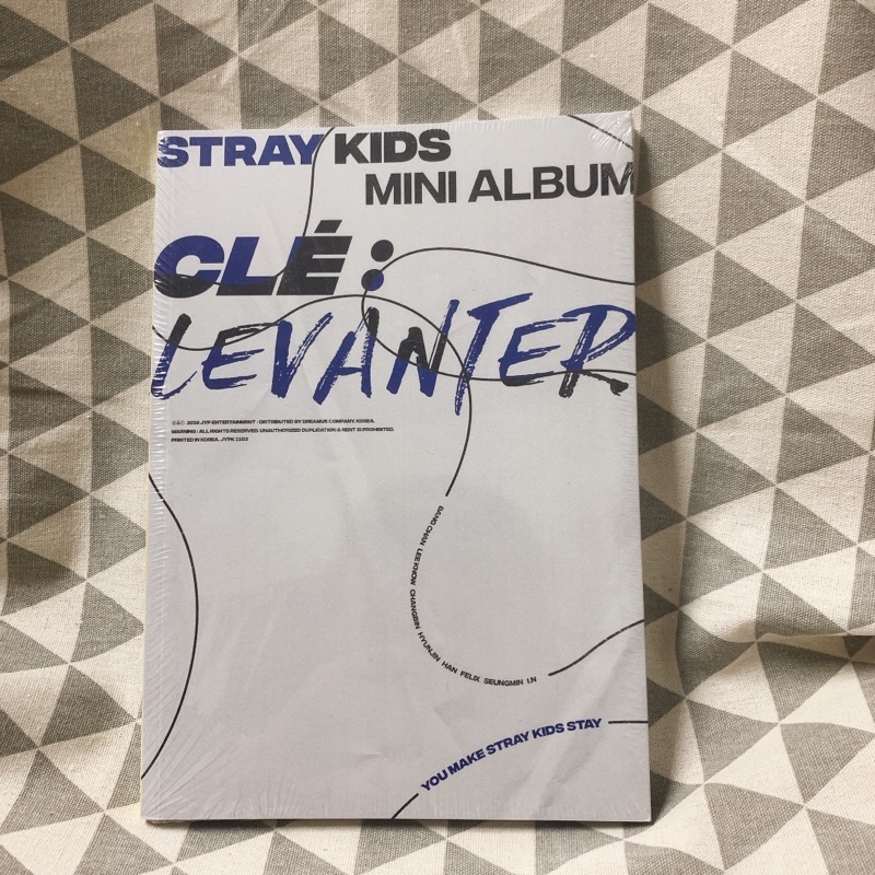 ALBUM LEVANTER - NHÓM NHẠC STRAY KIDS (NGUYÊN SEAL)