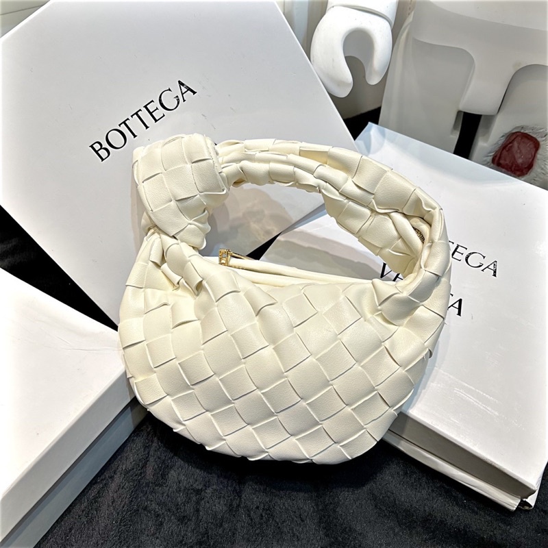 Túi đan Botega Veneta hot hit cực xinh, da thật siêu mềm, xách tay sang chảnh