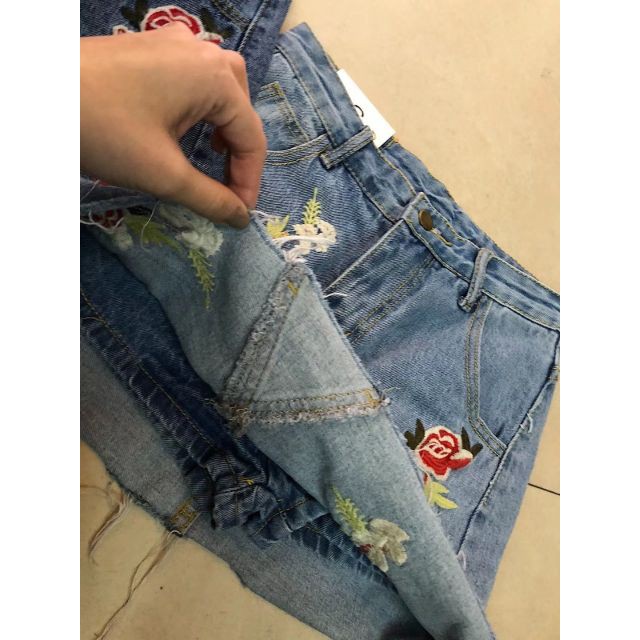 Chân váy jean thêu hoa nổi có lót quần hàng cao cấp | BigBuy360 - bigbuy360.vn