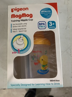 Bình tập uống Pigeon Mag Mag 200ml 3m+ núm ty