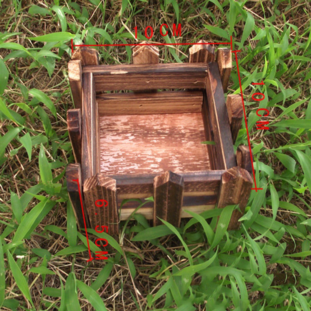 Khung gỗ đựng hoa trang trí vườn