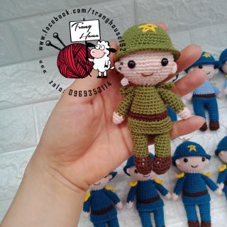 Móc khóa len chú bộ đội