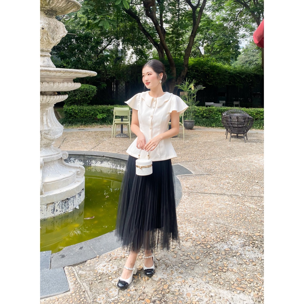 Set bán lẻ gồm áo be kiểu và chân váy đen ren YAME  YA29