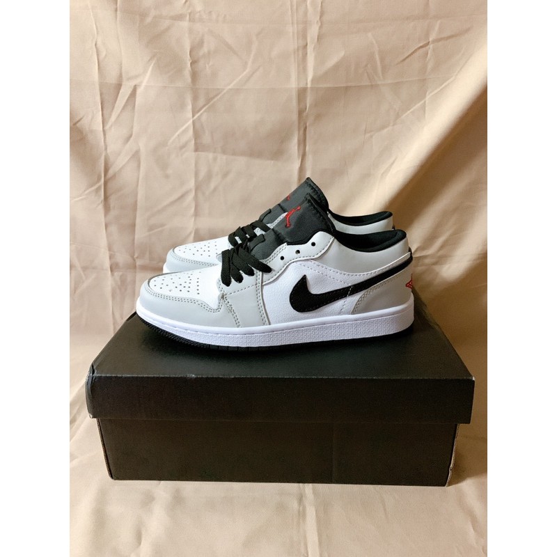 Giày thể thao cổ thấp