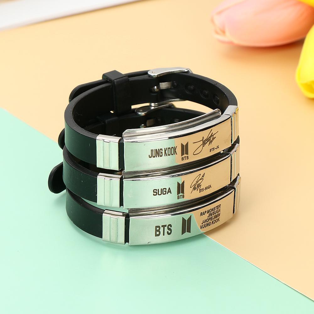 Vòng Tay Kim Loại Mặt Khắc Tên Các Thành Viên Nhóm BTS