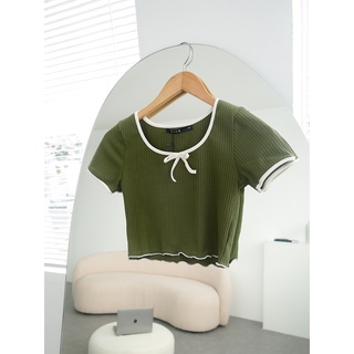 Áo thun croptop ngắn chạy viền cổ có đính nơ nhỏ thời trang GAGO màu xanh lá GA3855