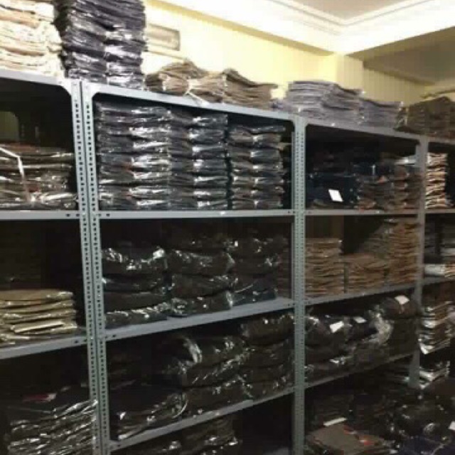 Kệ sắt để kho quần áo