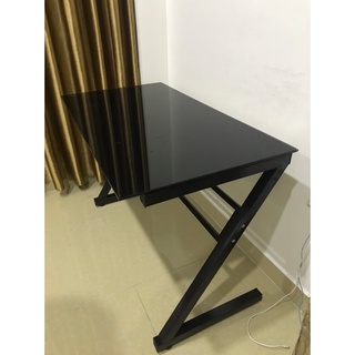 Bàn Gaming Chân Z mặt kính cường lực