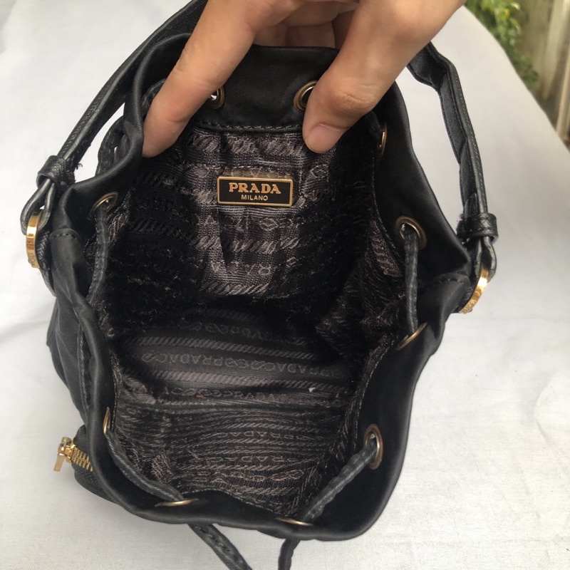 Túi chuẩn si. Túi qua sử dụng. Khách vui lòng xem hình nếu muốn biết thêm thông tin sản phẩm mời khách vô chat. Thanks z