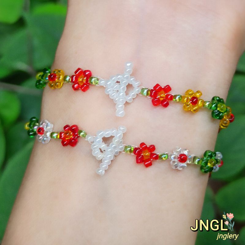 Vòng tay hạt cườm kết hoa nhí màu đỏ | beaded flower bracelet