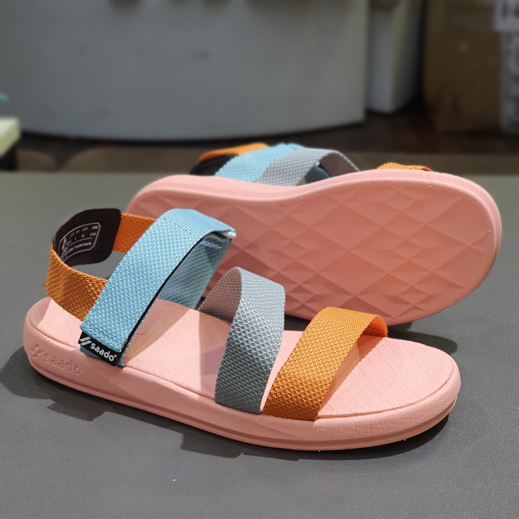 Sandal Saado nữ chính hãng quai chéo SE03 xanh hồng phối màu, Dép quai hậu đế bằng thương hiệu Mỹ siêu nhẹ bền
