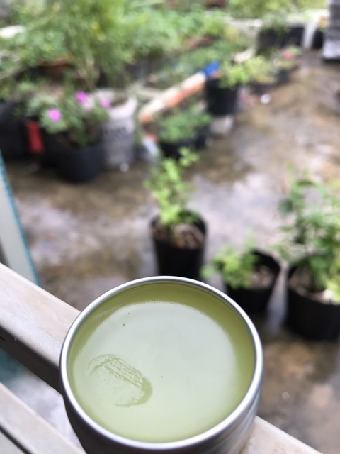 Cao xoa giảm đau bụng ngày kinh nguyệt