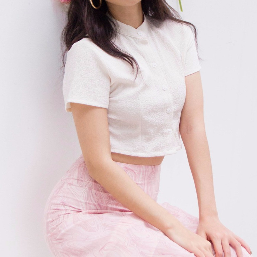 Áo croptop vải thô kiểu Hàn Quốc, cổ tàu ngắn tay, cúc áo hình bông hoa nhiều màu Mia Ritta A2047 | BigBuy360 - bigbuy360.vn