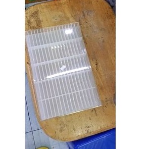 Khay mica trưng 50 chiếc vòng trang sức hàng đẹp
