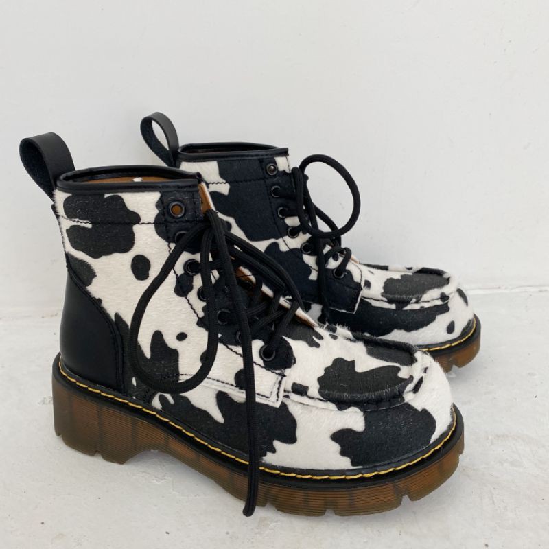(SẴN) Boots ulzzang họa tiết bò sữa B78