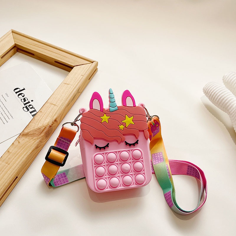 Túi đeo chéo hình chú kỳ lân kèm đồ chơi pop it MK-TX08