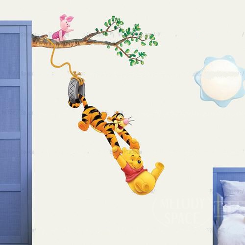 Decal dán tường Pooh đu cây