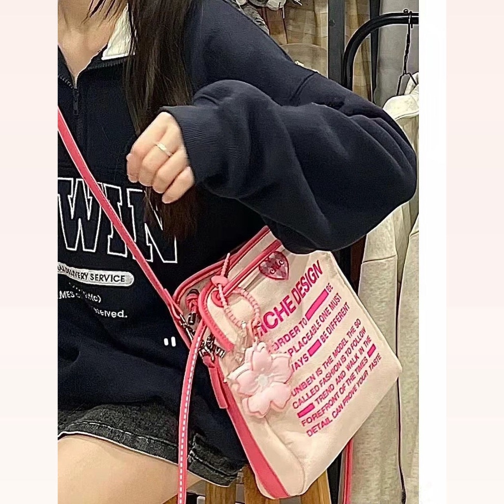 Túi Tote Đeo Vai Vải Canvas In Họa Tiết Búp Bê Barbie Màu Hồng Cổ Điển Thời Trang Phong Cách Mới 2022