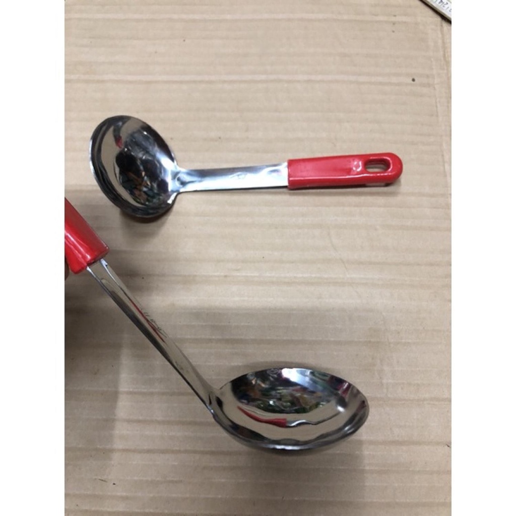Vá Múc - Vá Lỗ Nhỏ Inox Cán Nhựa Đỏ Đúc 19x6cm