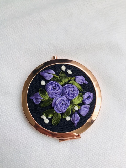 Gương thêu handmade