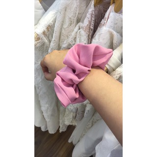 Dây buộc tóc Scrunchie màu hồng