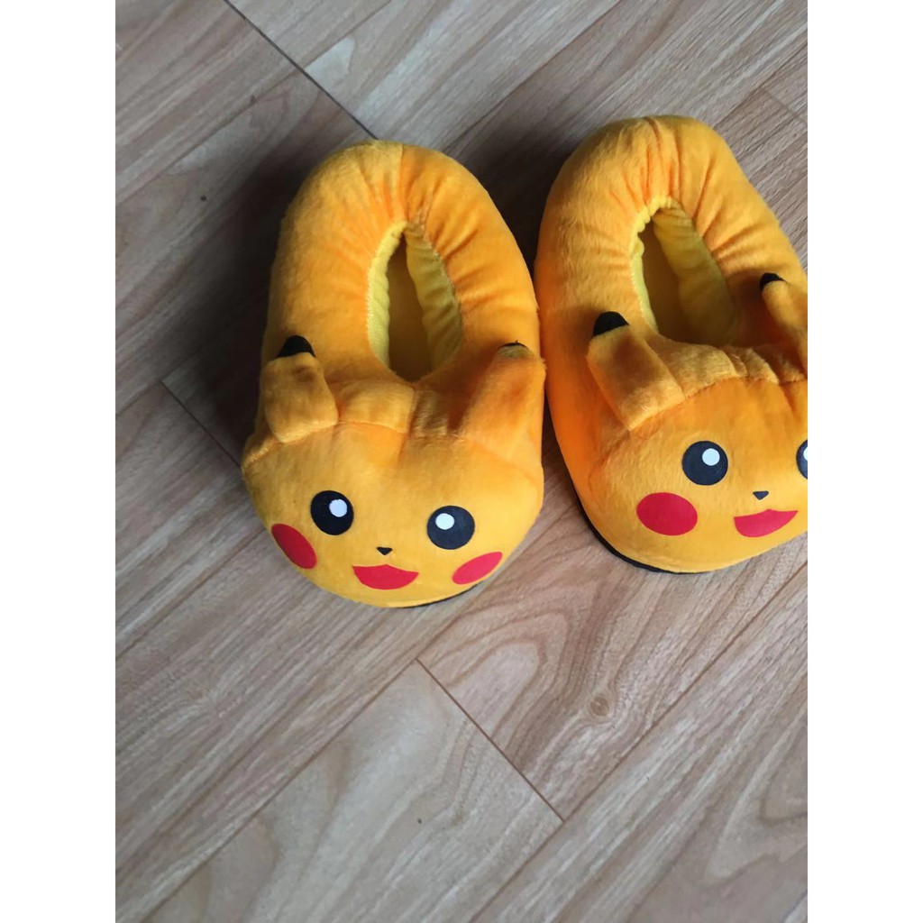 Dép bông ôm chân đi trong nhà hình Pikachu