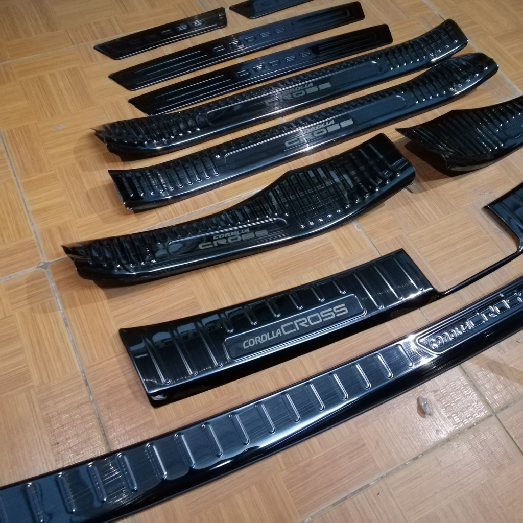 Bộ 8 Nẹp Bước chân Trong + Ngoài và Nẹp cốp Trong + Ngoài Titan dùng cho Xe Toyota Corolla Cross