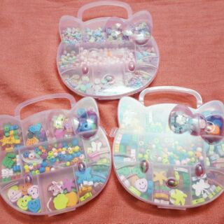 Hộp Kitty xâu hạt. Giá 55k