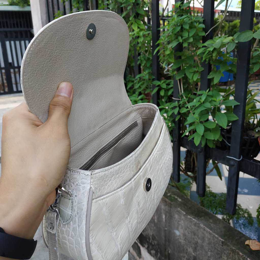 Túi nữ đeo chéo da bụng cá sấu bạch tạng hiếm có!