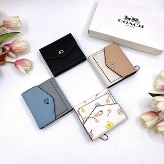 Ví Coach nhỏ nắp bì thư hoạ tiết mới