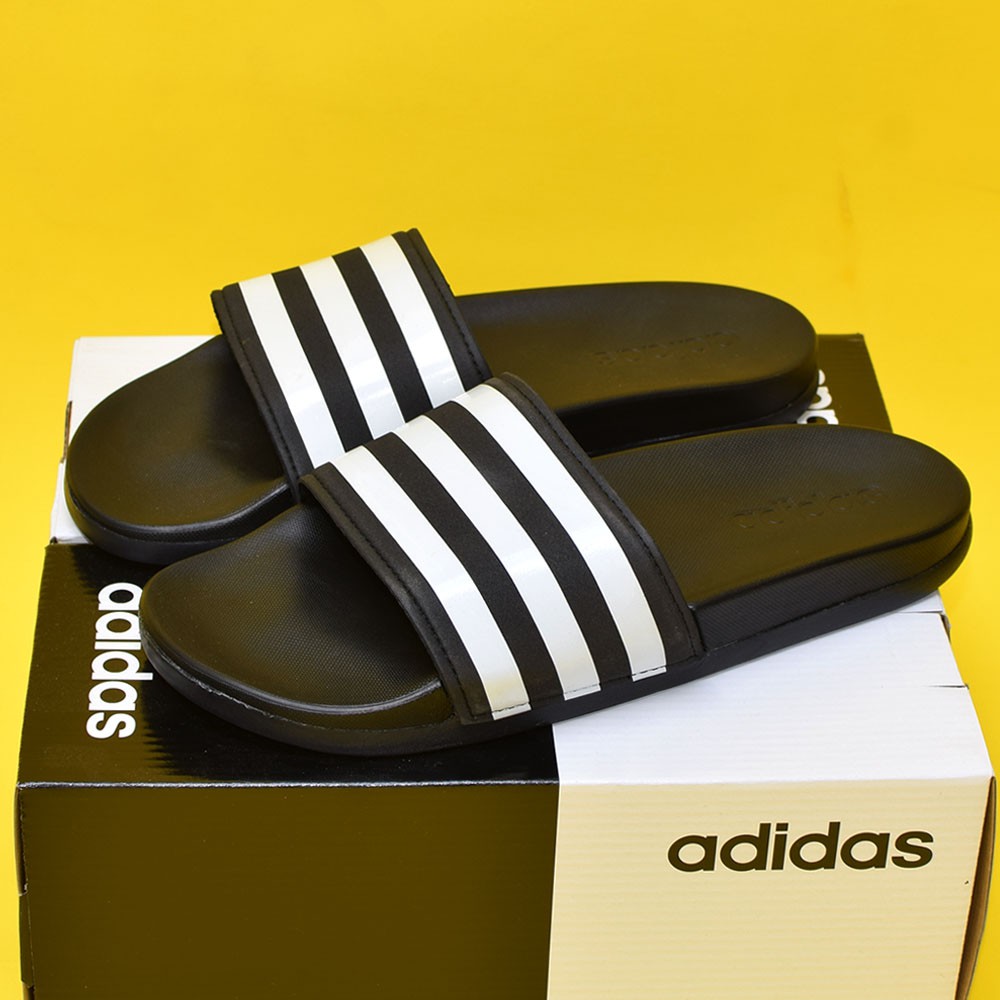 Dép Adidas màu đen đế đen quai đen 3 sọc trắng