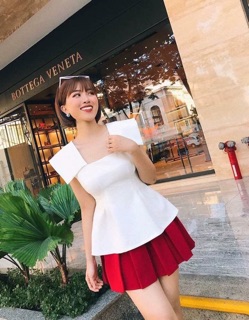 Áo cổ vuông bánh bèo