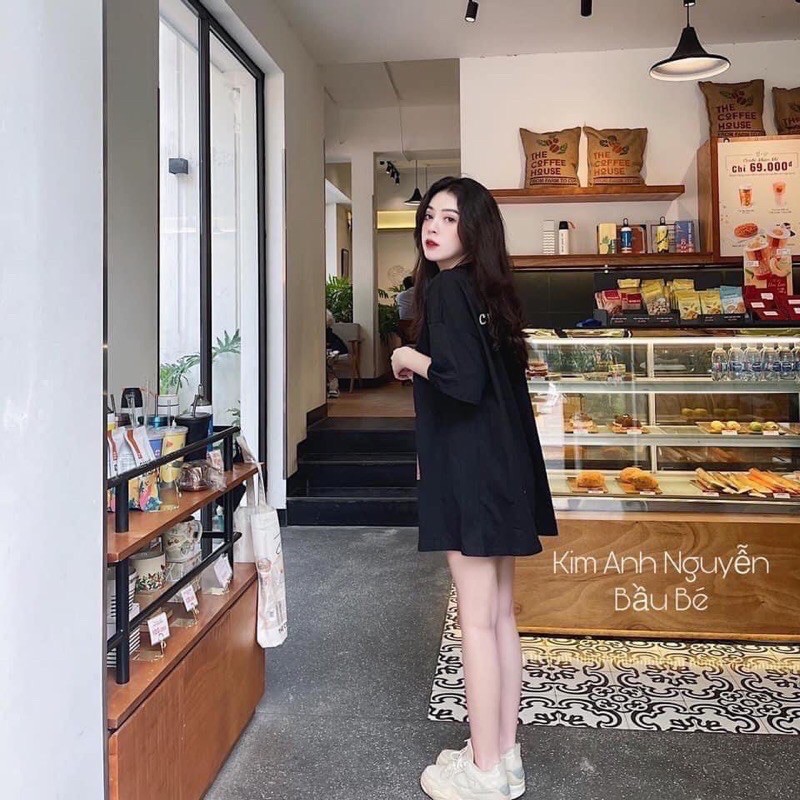 Áo phông đen rộng cho nữ