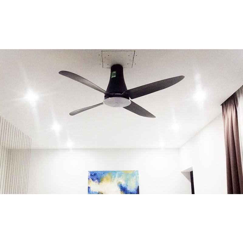 Quạt trần Mitsubishi 4 cánh C56-RW4 - màu trắng/màu đen. Sải cánh 140cm. Công suất 64W, có điều khiển từ xa