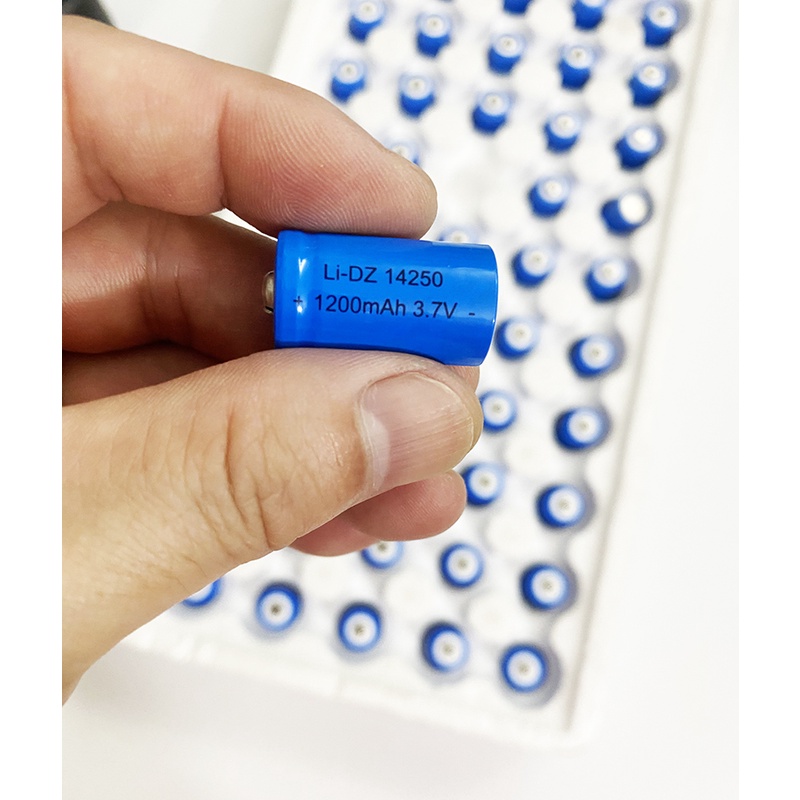 Pin Sạc nhiều lần 14250 dùng cho máy laze, đèn laze, bút laze dung lượng 1200mAh 3.7v