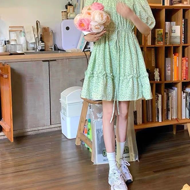 Đầm tay phồng họa tiết hình hoa đáng yêu