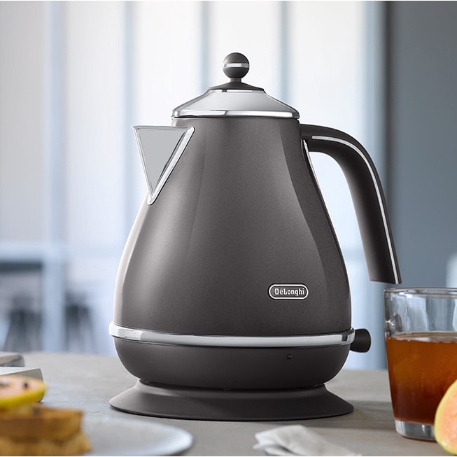 Ấm đun nước DeLonghi KBOT2001.BG 1.7 lít, màu Be/Xám, 2000W, tự động tắt an toàn