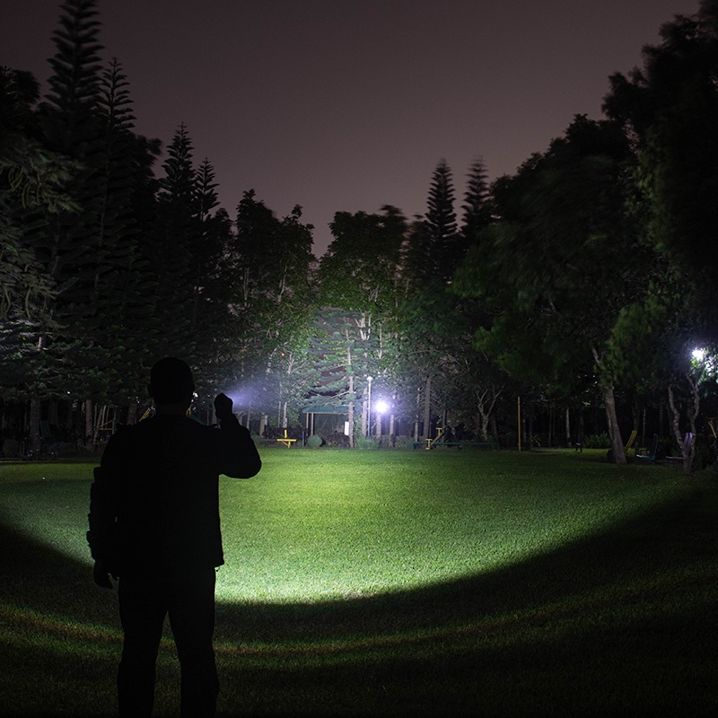 Đèn pin siêu sáng SOFIRN SP33S độ sáng 5000 lumen xa 264m LED CREE XHP70.2 pin sạc 26650 sạc Type-C