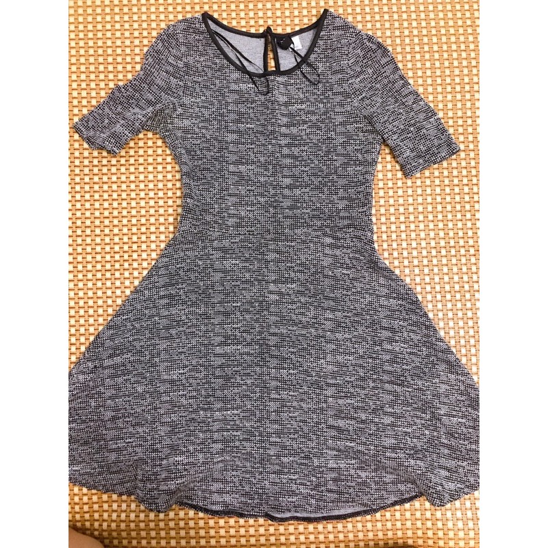 Pass váy liền xoè HM Divided