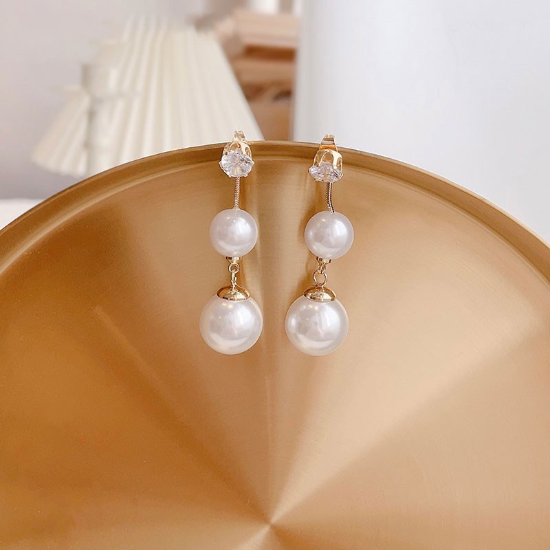 Đôi khuyên tai dáng dài đính ngọc trai nhân tạo xinh xắn thanh lịch