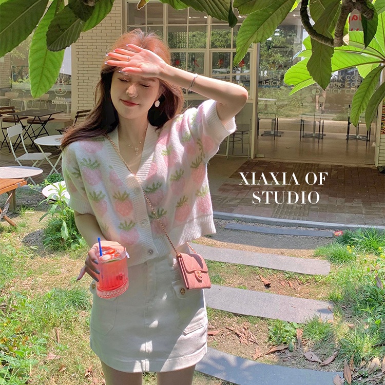 Áo Dệt Kim Tay Ngắn Cổ Chữ V In Hình Quả Dâu Dễ Thương Cho Nữ